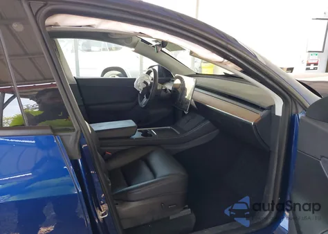 2022 Tesla Model Y Long Range Dual Motor All-Wheel Drive z USA, uszkodzony, nr VIN 7SAYGDEE2NF306932